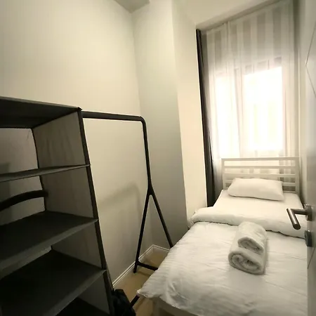 Apartment Brand New With Bedroom & Office *