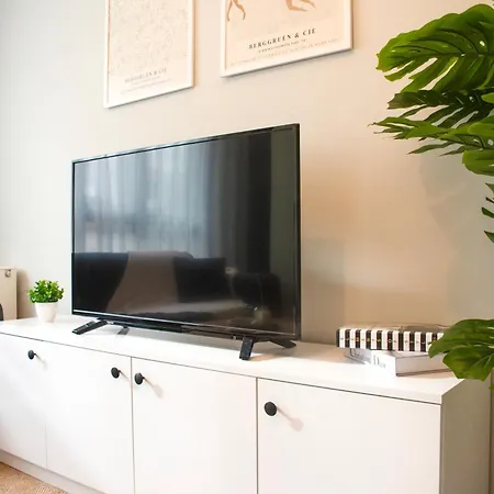 Apartment Brand New With Bedroom & Office