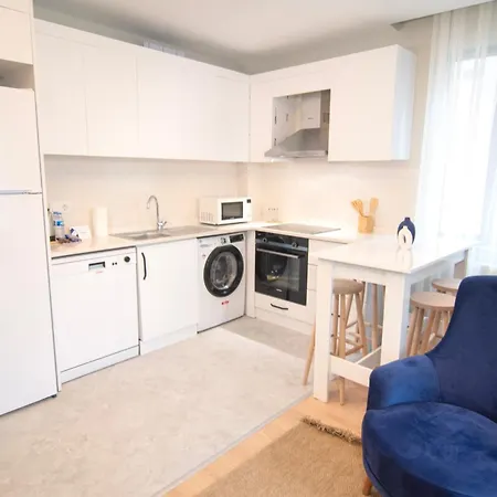 דירה Brand New With Bedroom & Office איסטמבול